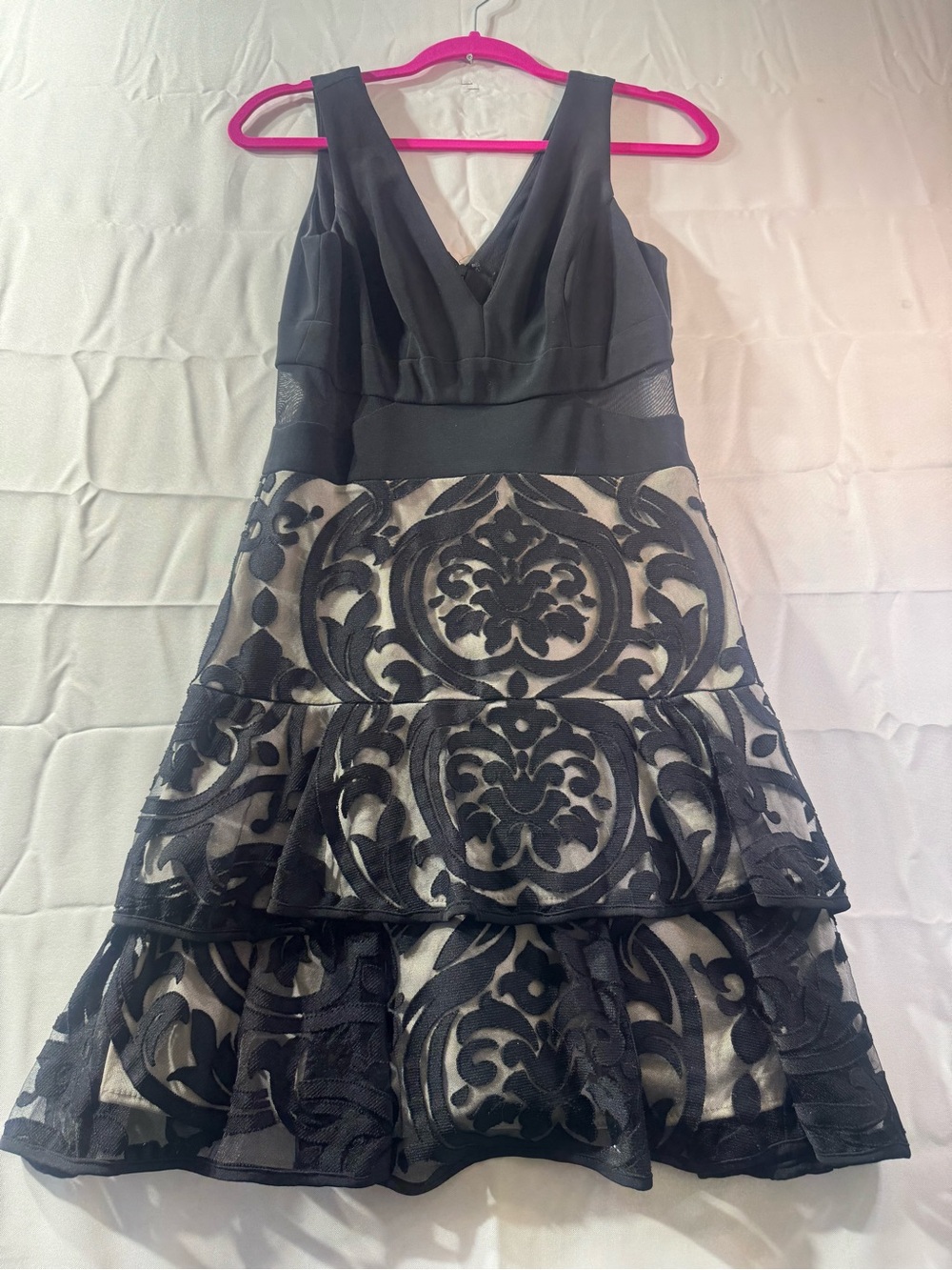 Xscape size 4 Black and Cream Tiered Lace-Overlay Dress